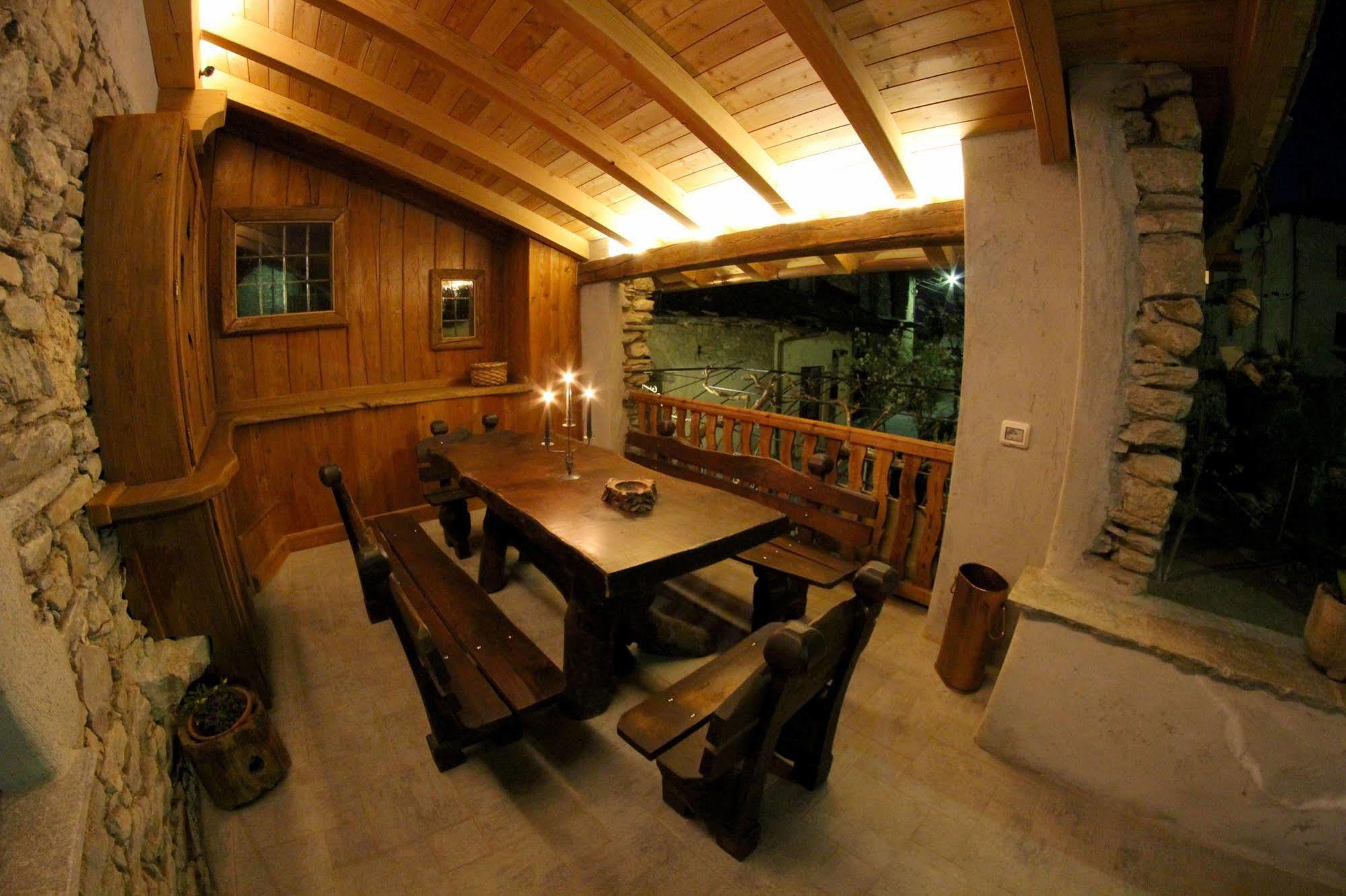 Maison Du-Noyer Chambres Et Tables D'Hotes Aosta Exterior foto