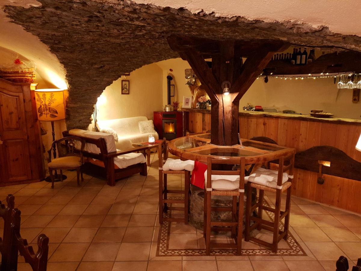 Maison Du-Noyer Chambres Et Tables D'Hotes Aosta Exterior foto